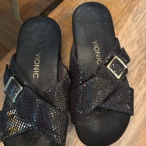 Vionic Black Cross-Strap Sandals with Textured Design